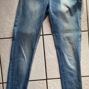 Rock & Republic Berlin Women's Size 4 Long Light Wash Stretch Jeans